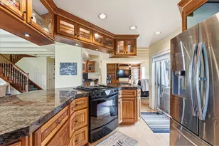 623 N Tomahawk Island Dr, Portland, OR 97217 - Photo 12