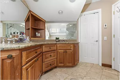 623 N Tomahawk Island Dr, Portland, OR 97217 - Photo 26