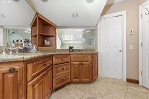 623 N Tomahawk Island Dr, Portland, OR 97217 - Photo 26