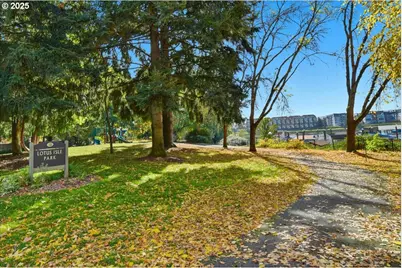 623 N Tomahawk Island Dr, Portland, OR 97217 - Photo 40