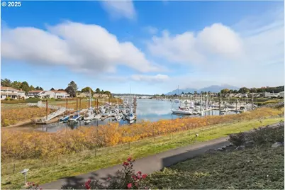 623 N Tomahawk Island Dr, Portland, OR 97217 - Photo 36