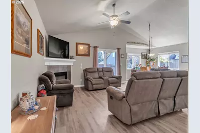 327 NW Pacific Hills Dr, Willamina, OR 97396 - Photo 6