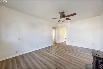 131 SE 4th St, Canyonville, OR 97417 - Photo 4