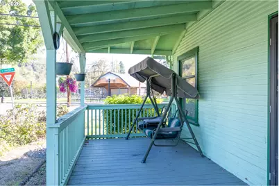 131 SE 4th St, Canyonville, OR 97417 - Photo 14