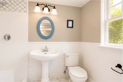 1329 SW Hume St, Portland, OR 97219 - Photo 14
