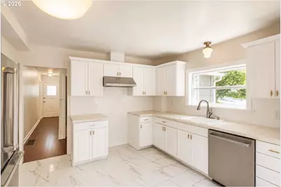 1329 SW Hume St, Portland, OR 97219 - Photo 8