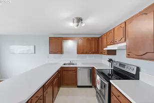 290 N 3rd Ct, Coos Bay, OR 97420 - Photo 12