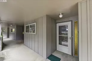 290 N 3rd Ct, Coos Bay, OR 97420 - Photo 2