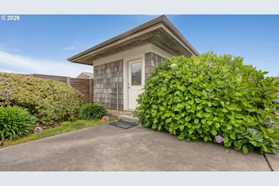 865 SW Portland Ave, Bandon, OR 97411 - Photo 42
