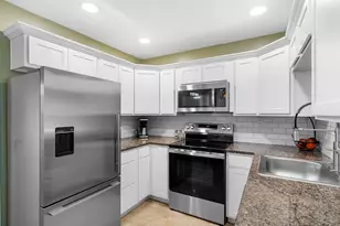 10233 N Tyler Ave, Portland, OR 97203 - Photo 12