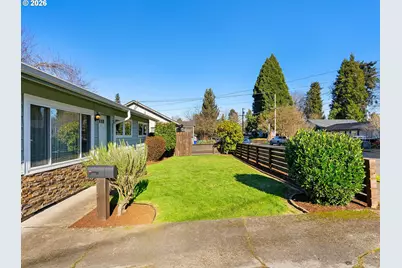 10233 N Tyler Ave, Portland, OR 97203 - Photo 2