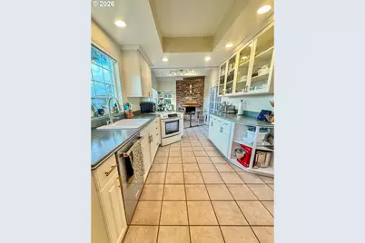 342 W Chapman Ave, Roseburg, OR 97470 - Photo 6