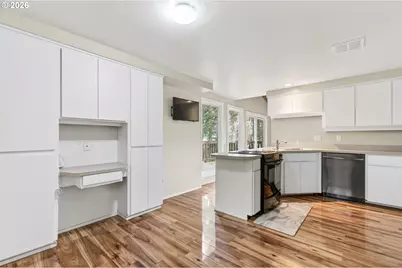 2090 Graham Dr, Eugene, OR 97405 - Photo 10