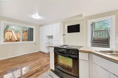 2090 Graham Dr, Eugene, OR 97405 - Photo 12