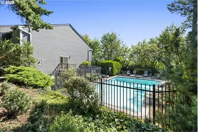 44 Eagle Crest Dr #19, Lake Oswego, OR 97035 - Photo 2