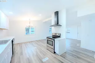 3370 Maple St, Hubbard, OR 97032 - Photo 10