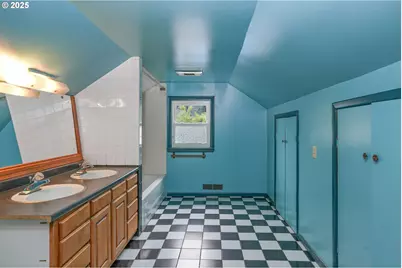 601 S Water St, Silverton, OR 97381 - Photo 38