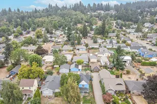 601 S Water St, Silverton, OR 97381 - Photo 2