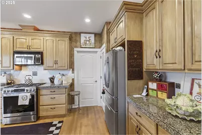 14609 NW Blackthorne Ln, Portland, OR 97229 - Photo 14