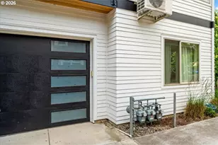 1122 SE Tenino St, Portland, OR 97202 - Photo 2