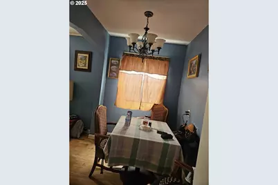 749 SW Washington St, Dallas, OR 97338 - Photo 4