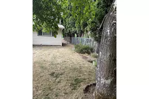 931 SE 5th St, Gresham, OR 97080 - Photo 12