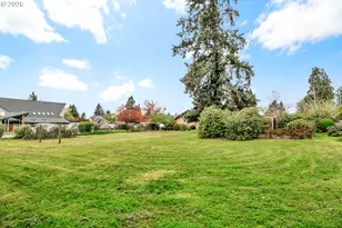 1521 Gilham Rd, Eugene, OR 97401 - Photo 34