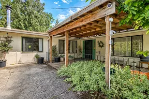 2118 SE 110th Ave, Portland, OR 97216 - Photo 2