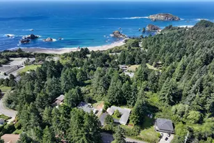 1099 Parkview Dr, Brookings, OR 97415 - Photo 2