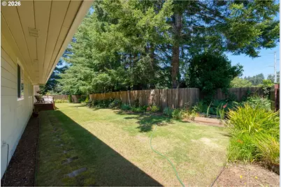 1099 Parkview Dr, Brookings, OR 97415 - Photo 24