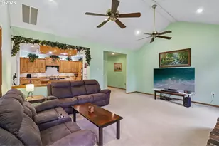 19301 Sunnyridge Ct, Oregon City, OR 97045 - Photo 10