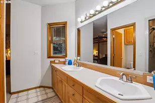 19301 Sunnyridge Ct, Oregon City, OR 97045 - Photo 32
