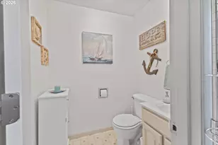 580 8th Ave, Coos Bay, OR 97420 - Photo 18