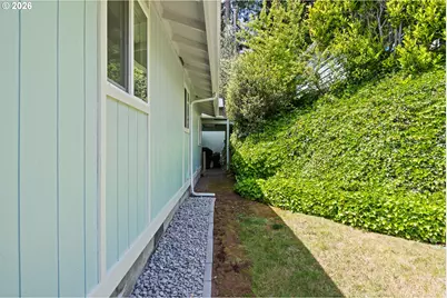 580 8th Ave, Coos Bay, OR 97420 - Photo 38