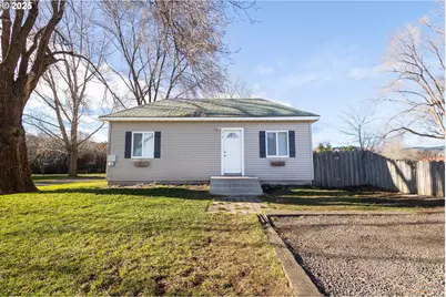 512 20th St, La Grande, OR 97850 - Photo 1