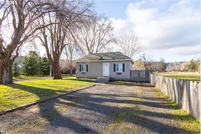 512 20th St, La Grande, OR 97850 - Photo 2