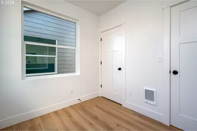 12092 SE Market St, Portland, OR 97216 - Photo 10