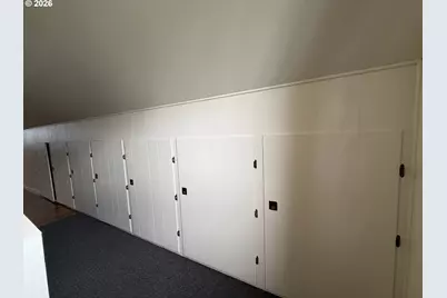 8906 NE Hancock St, Portland, OR 97220 - Photo 24