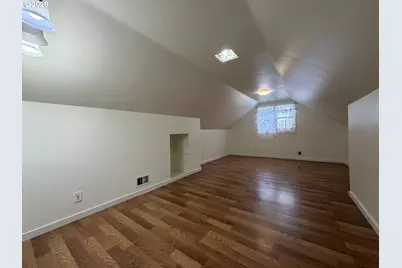 8906 NE Hancock St, Portland, OR 97220 - Photo 22