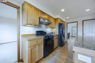 3362 Bentley Ave, Eugene, OR 97405 - Photo 12