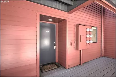 1040 NW Naito Pkwy #O-9, Portland, OR 97209 - Photo 14