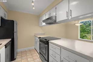 2417 SW Nebraska St, Portland, OR 97239 - Photo 8