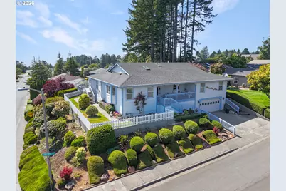 815 Crestwood Pl, Brookings, OR 97415 - Photo 2