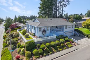 815 Crestwood Pl, Brookings, OR 97415 - Photo 2