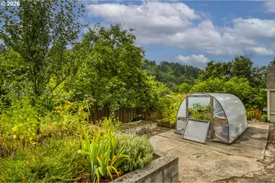 8906 NE Beech St, Portland, OR 97220 - Photo 32