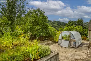 8906 NE Beech St, Portland, OR 97220 - Photo 32