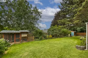 8906 NE Beech St, Portland, OR 97220 - Photo 30