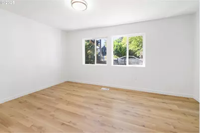 142 NE 128th Ave, Portland, OR 97230 - Photo 16