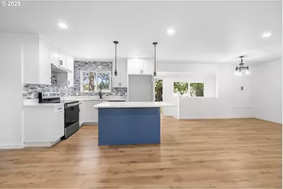 142 NE 128th Ave, Portland, OR 97230 - Photo 12
