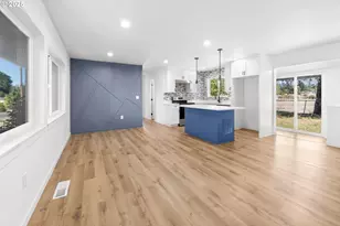 142 NE 128th Ave, Portland, OR 97230 - Photo 8